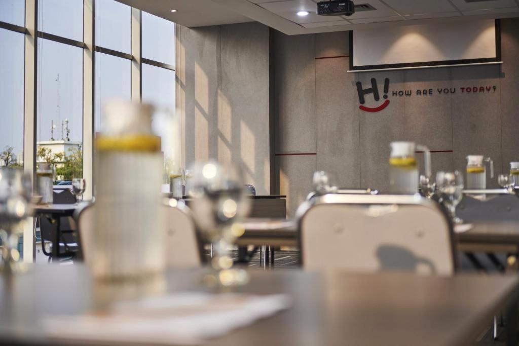 Hi Hotel Senen Jakarta Exterior photo