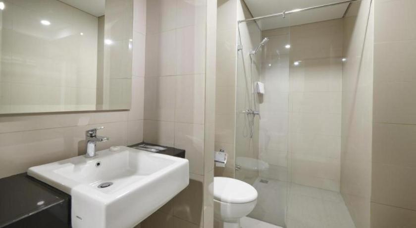Hi Hotel Senen Jakarta Exterior photo