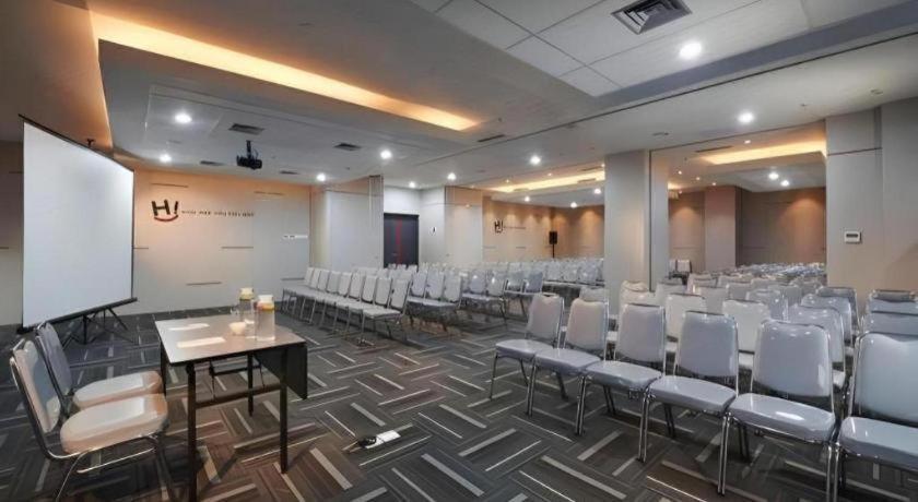 Hi Hotel Senen Jakarta Exterior photo